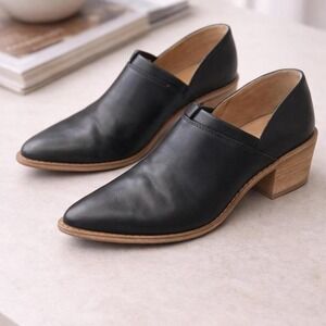 Black leather pointed toe mules with wooden heel #mules #heels